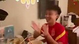 中国女足球员张琳艳21岁生日 队友用特别方式为她庆祝