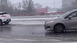 开上五菱宏光，心中自然不慌，大雪过后啥驱都得趴窝