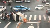 的哥车祸现场救出4人反遭臭骂 大伙看完监控恍然大悟