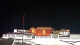 布达拉宫夜景，依旧那么雄伟和美丽。
