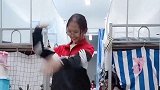 舍友放学即兴舞一曲，舞姿优美笑容自信，气质不输给专业舞蹈老师