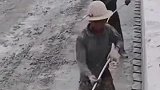 劳动人民的工作瞬间，为了生活不得不努力，令人肃然起敬！
