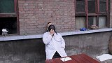 单身美女找大夫看病，大夫号脉却说美女怀孕了，俩人对话太逗了