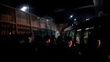 【PP体育在现场】广厦球迷围堵大巴狂喊“黑哨” 怒骂：狗裁判