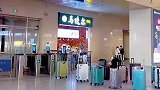 大学生陆续返乡，研究出新型排队方式