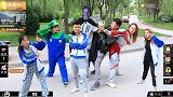 真人游戏，学生被困在毒圈，喊来超级英雄父母帮忙进圈