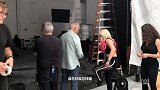WWE-17年-WWE明星花絮：布里斯拍摄《女摔人生》写真 讥讽班克斯并非领军人物-花絮