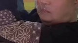 女子开车，丈夫指手画脚，一气之下封住丈夫嘴