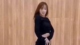张含韵跳《乘风破浪的姐姐》主题曲，小姐姐真是A到爆！