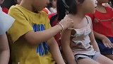 幼儿园里面的小暖男