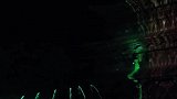 音乐喷泉配灯光秀，璀璨而瑰丽。