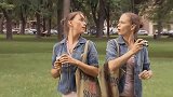 国外恶搞：双胞胎兄弟和双胞胎姐妹一起生活，路人表示你们好乱
