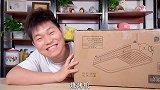 帅小伙听说鸭肠烤着好吃，买了300串，一次能吃爽吗？