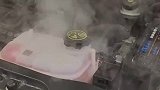 修车时发现发动机冒烟，还停的喷水出来