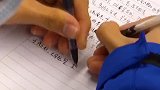 双卡双待高一男孩双手同时写字学习成绩还很好