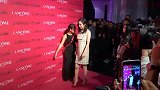 热巴精致披肩勾勒曲线优雅换季女人味十足