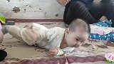 妈妈教小宝宝翻身，没想到聪明的宝宝居然一教就会