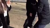 你别以为你厉害，我是好男不和女斗