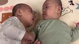 3个月双胞胎兄弟唠嗑，你一言我一句，太可爱了！