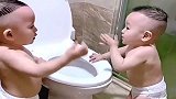 我说这会怎么这么安静，跑到厕所看到这一幕，这兄弟俩还能要吗