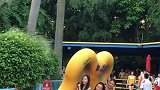 这个视频火了，在游乐场发现3个小姐姐，你最喜欢哪一个