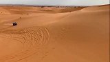 开着铃木吉姆尼去沙漠玩越野，一脚油门后，才是霸气的开始