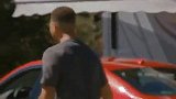 NBA-库里再献绝招:一次性超远距离投中汽车天窗-花絮