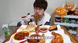 美女极限挑战，吃“变态辣”美食，顿顿这样吃，网友替你胃疼