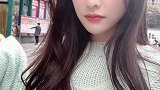 女生所谓的想自拍却按到了录像