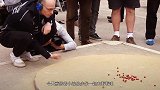 小时候玩的玻璃弹珠是怎么做的？牛人演示制作全程，一起来见识下