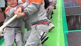 韩国萌娃拔河比赛，家长比孩子兴奋