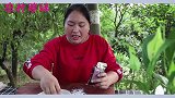 胖妹做月饼到天黑，大洋直呼家来客人太磨叽，胖妹：大洋请客吃饭