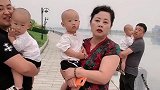 宝妈一胎生了三胞胎儿子，这下可把爷爷和奶奶乐坏了