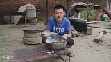四叔想吃海鲜，阿远做了四斤蒜蓉蒸竹蛏，端四叔面前，一次吃个够