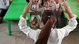 幼师小姐姐教小朋友手舞，这一看就是专业的，你学会了吗