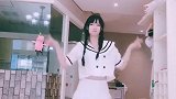 美丽女孩模仿经典舞蹈,音乐响起之后舞姿真美