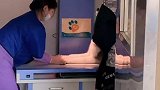 狗子被咬伤了，打绷带了