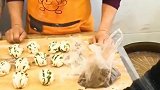 葱油花卷制作要点：花纹朝上，卷的时候要裹紧。