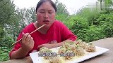 过节必备美食，胖妹一口气吃了12个，百吃不厌