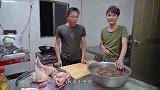 表妹们半夜来吃鸡，阿壮烤一盆母蟹当配菜，表妹喝高兴越吃越有劲