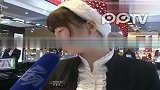 男子轻松抢走金店6万金饰