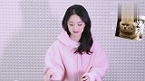 赵丽颖久违露面粉嫩俏皮，分享宅家日常追剧做美食