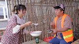 小伙饭店吃饭，点个王八汤，不想遇见二货服务员，真逗