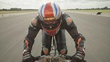 自行车能追F1？英国神人骑出280km/h破世界纪录