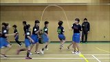 日本小学生破集体跳绳纪录 14人1分钟跳225下