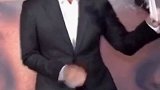 黄渤 说：“孙红雷 你幸亏当了演员，你干别的对社会没有一点好处。”