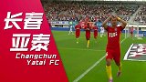 跆拳道与足球完美结合  心疼旁边小哥哥五分钟