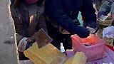 零下二十六度，东北露天市场的豆腐得用斧头砍着卖