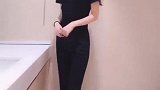 小姐姐太爱美，逛个街中途都要去卫生间换几次衣服！身材好极了