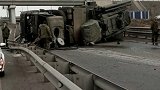巡逻车队在叙利亚边境遇袭，装甲车被炸翻，俄军发誓揪出凶手